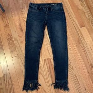 dark skinny jeans with distressed bottom